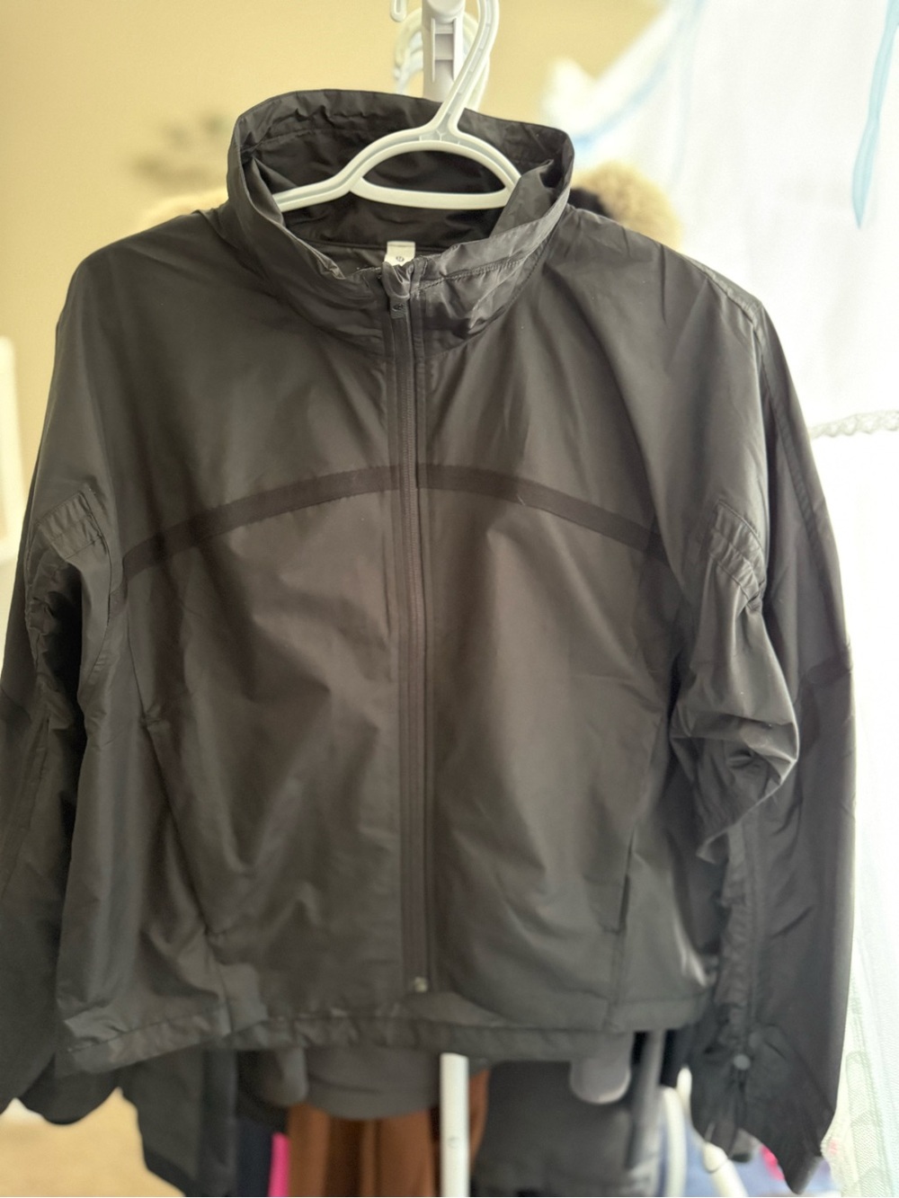 Women’s black cropped lululemon jacket NEVER WORN Size 8